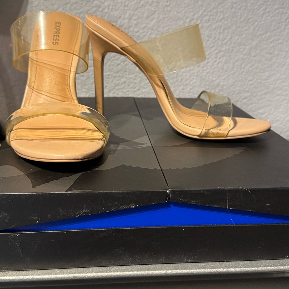 Express Cream Tan Heels Sleek Design